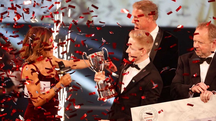 جاناتان هوگارد 19 ساله بزرگترین جایزه نقدی اتو اسپرت را دریافت کرد